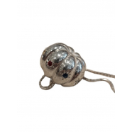 Pendentif_citrouille Argent Saphirs Diamant lien cuir_0157ss_Catherine michiels_Boutique_Strasbourg_algorithmelaloggia