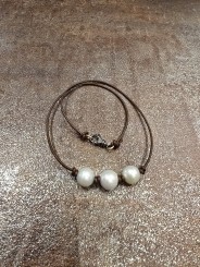 Collier 3 perles d’Eau blanches Perles or 14kt Claps Diamants TFW24-49 Catherine Michiels Bijoux Boutique Strasbourg