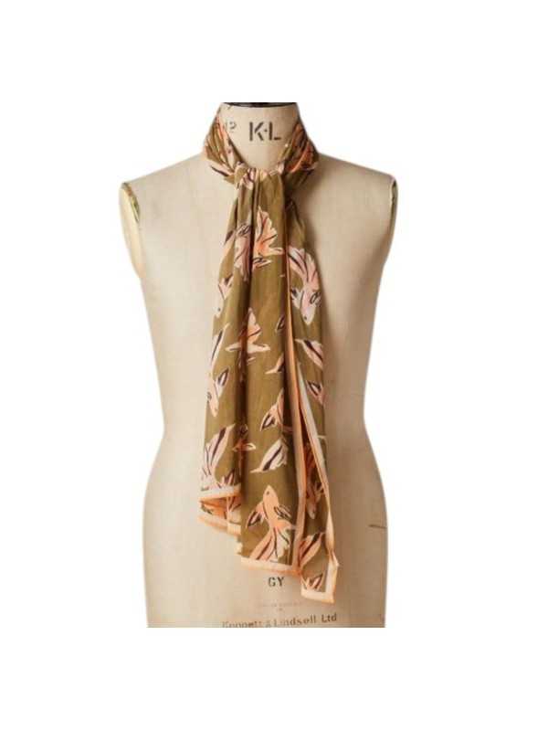 Foulard kaki print poissons abricot Paul Smith femme W1A 250B U941 63 Strasbourg scarf porté