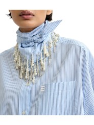 CHEMISE RAYEE BLANC BLEUE DETAIL BRODE ET FOULARD BIJOUX JASLEEN J1OW ESSENTIEL ANTWERP FEMME col