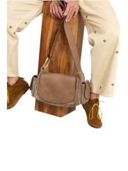 SAC MARINE VIGNE EN CUIR TAUPE CLARIS VIROT bag Strasbourg boutique shop store online-MAR-CUI-TAU-4657A porté