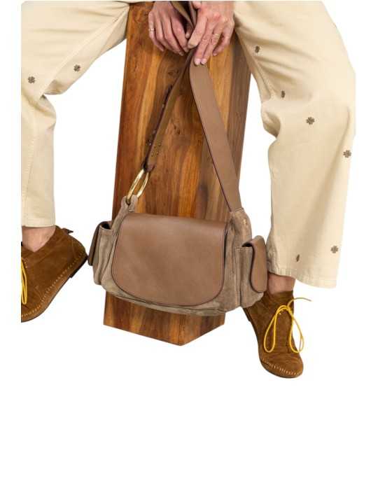 SAC MARINE VIGNE EN CUIR TAUPE CLARIS VIROT bag Strasbourg boutique shop store online-MAR-CUI-TAU-4657A porté