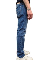 Jeans Nick jacron rose mulitlogos denim délavé bouton rose blanchi cuisse Jacob Cohën Homme S4255 profil