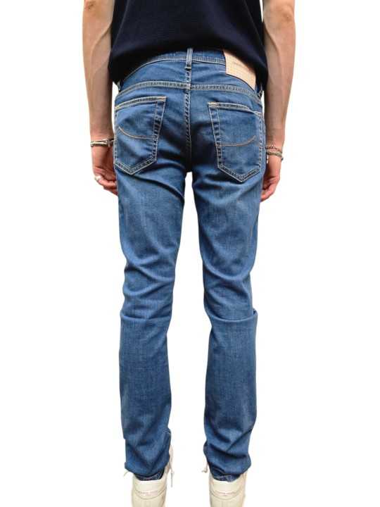 Jeans Nick jacron rose mulitlogos denim délavé bouton rose blanchi cuisse Jacob Cohën Homme S4255 dos