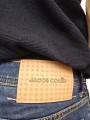 Jeans Nick jacron rose mulitlogos denim délavé bouton rose blanchi cuisse Jacob Cohën Homme S4255 détail