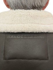BLOUSON MOUTON RETOURNE CHOCO ECRU B2 90068 7043 8310 BALDESSARINI HOMME détail